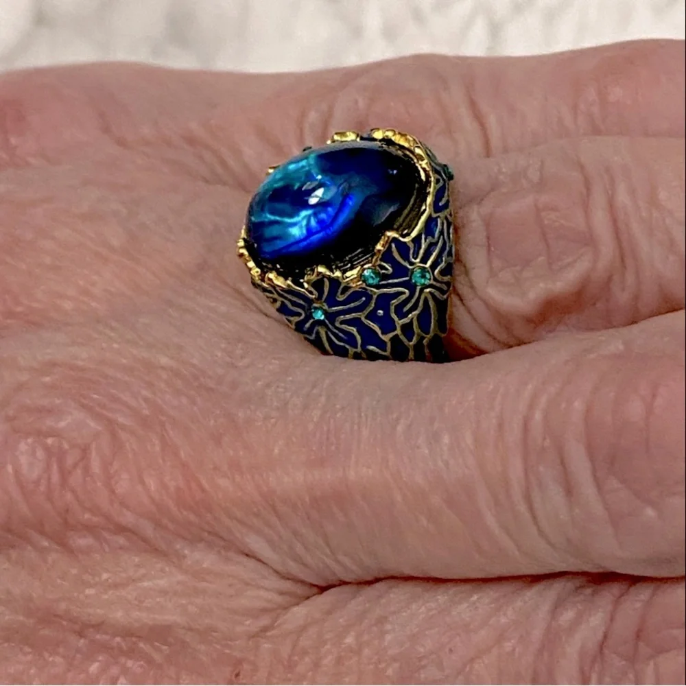 EXQUISITE BLUE STONE DOME RING Y2K Artsy Boho Gold Blue Rhinestone Chips SZ6